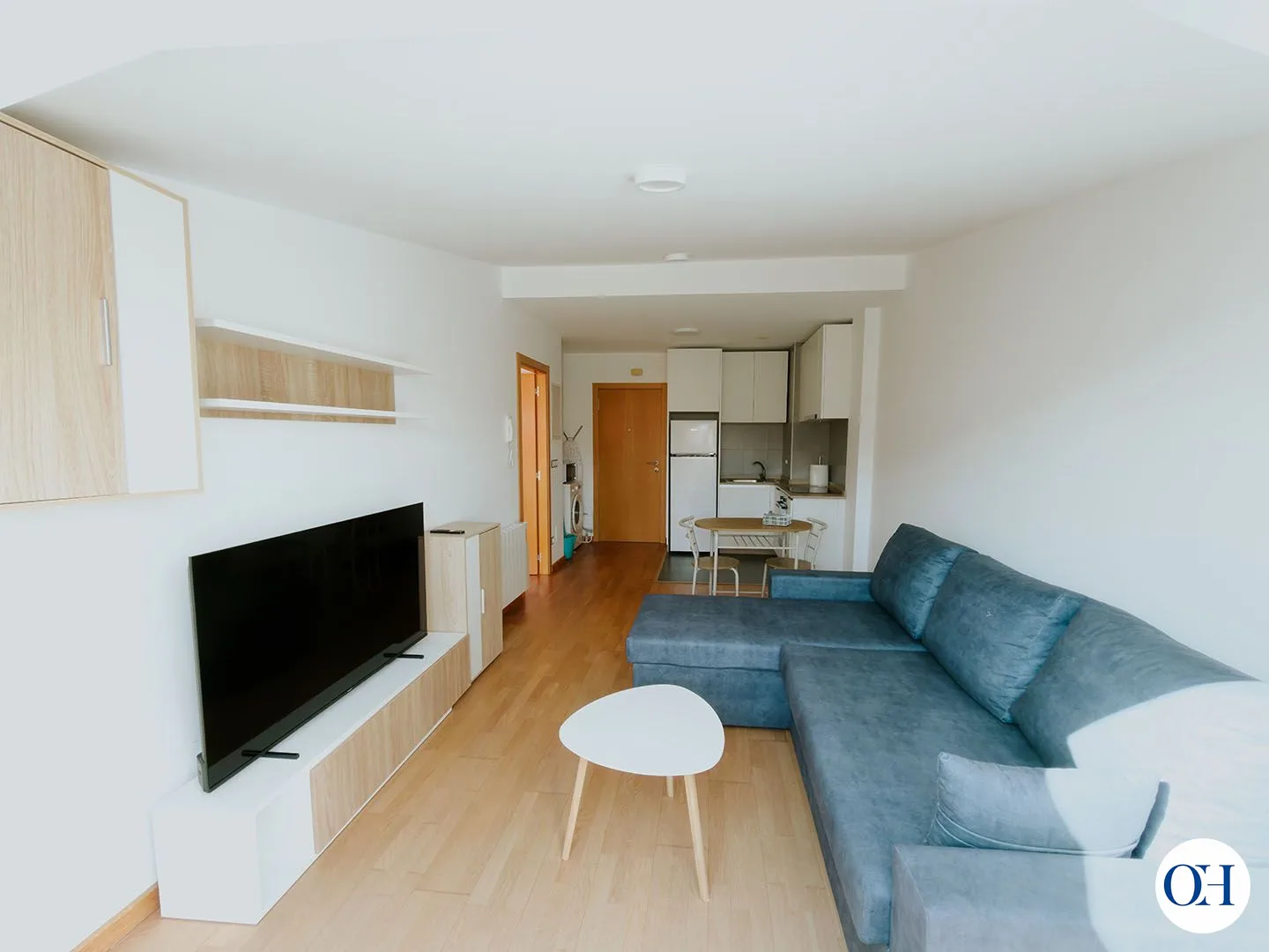 Furnished top-floor apartment for seasonal rental in Cariño with equipped kitchen